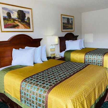 Harrisonville Inn & Suites ภายนอก รูปภาพ