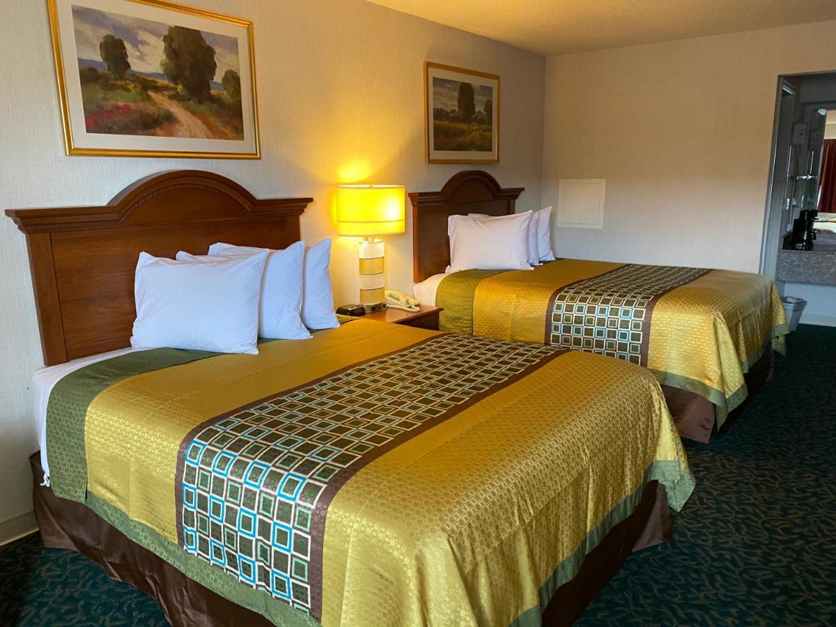 Harrisonville Inn & Suites ภายนอก รูปภาพ