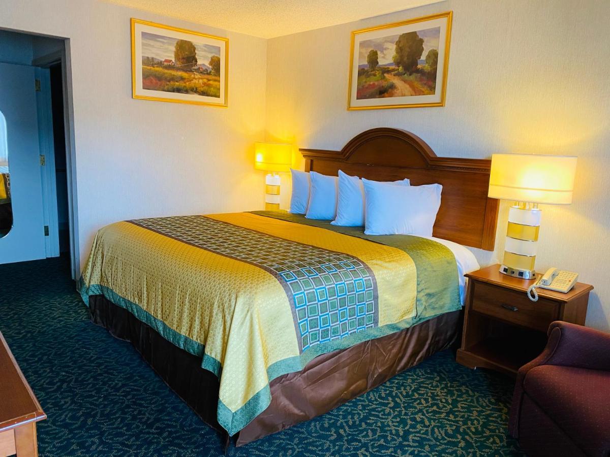 Harrisonville Inn & Suites ภายนอก รูปภาพ