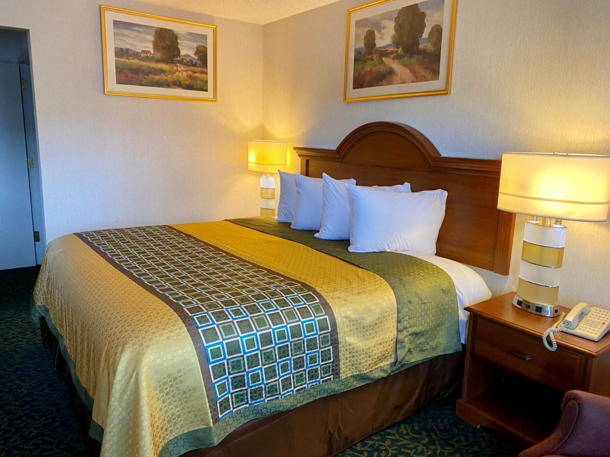 Harrisonville Inn & Suites ภายนอก รูปภาพ