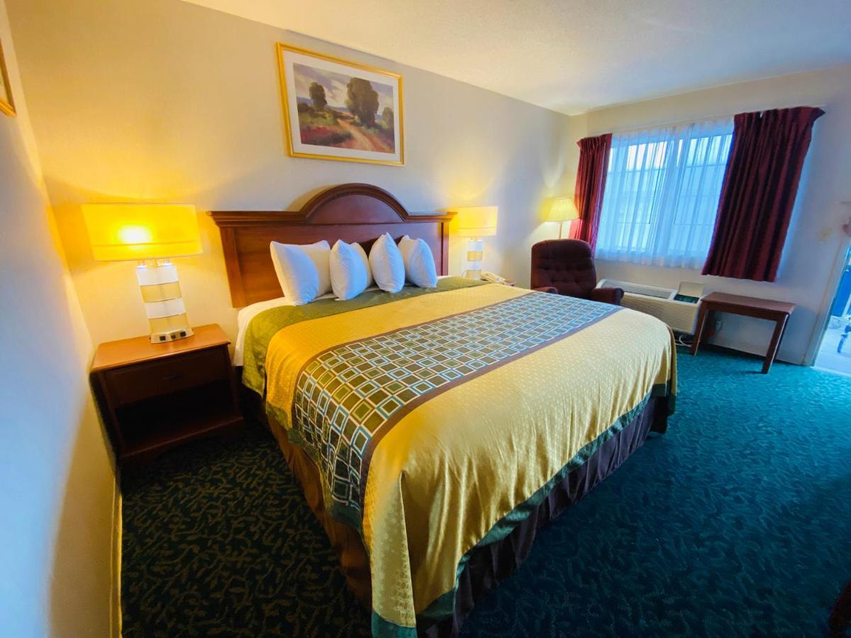 Harrisonville Inn & Suites ภายนอก รูปภาพ