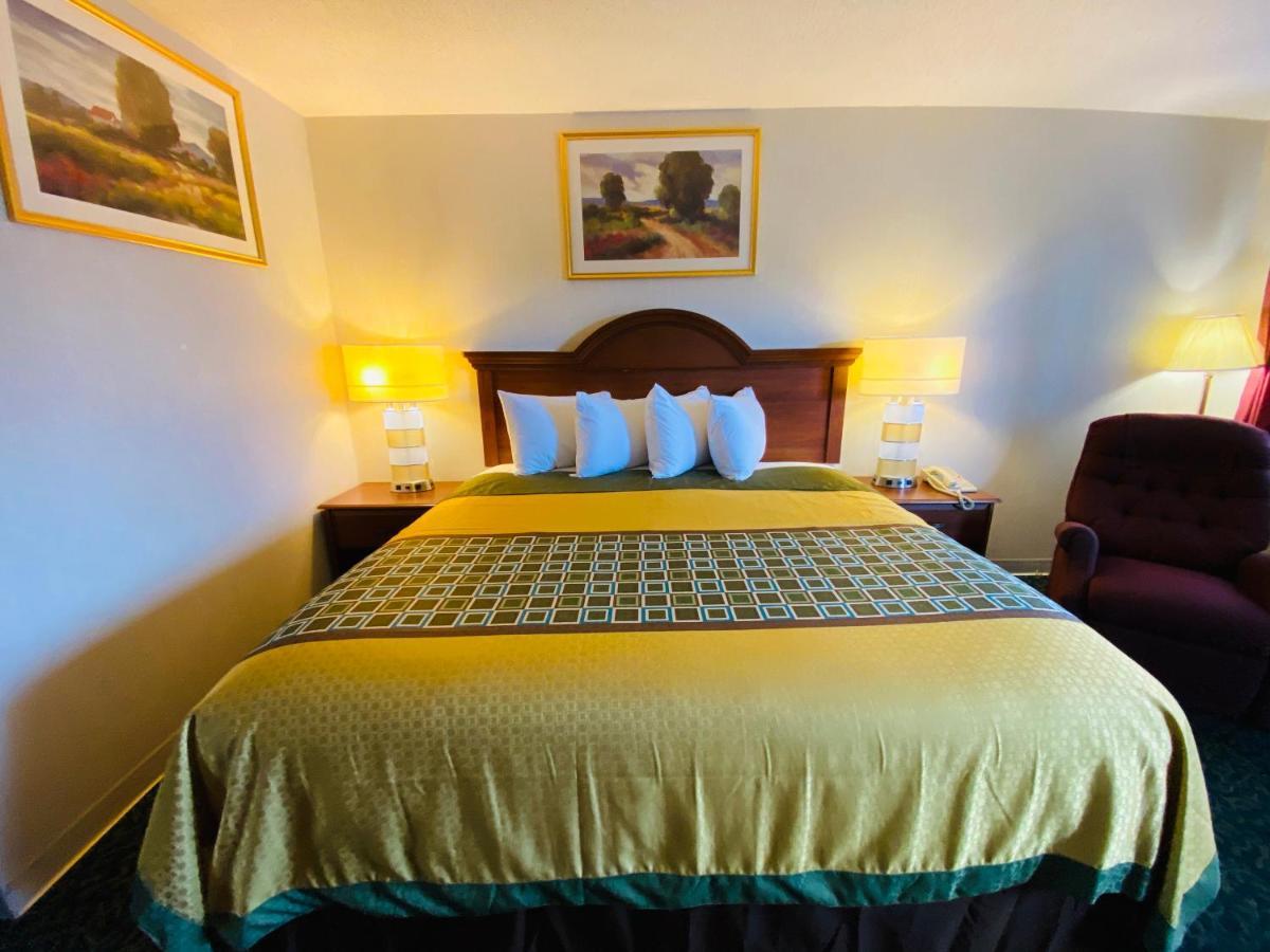 Harrisonville Inn & Suites ภายนอก รูปภาพ