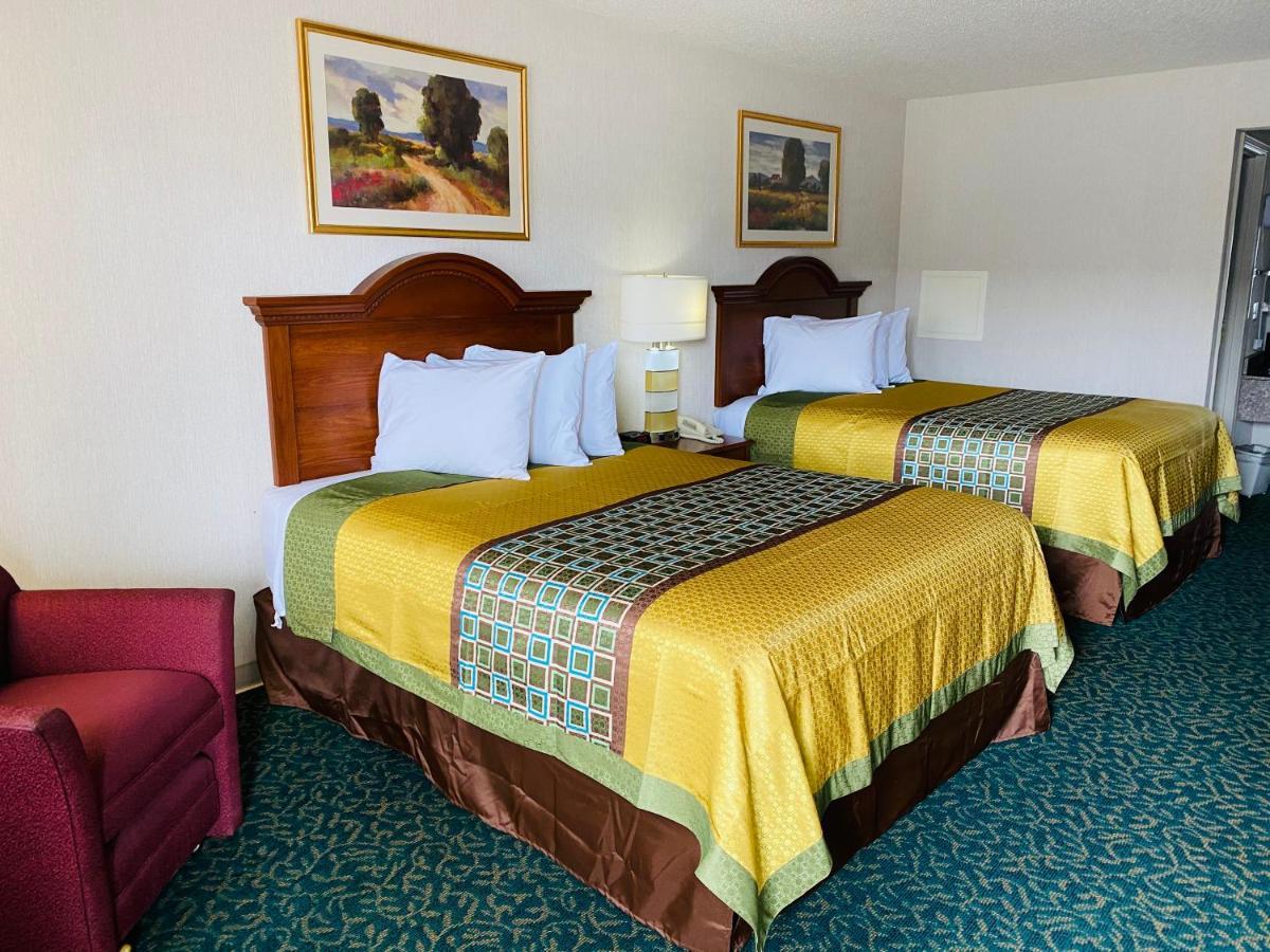 Harrisonville Inn & Suites ภายนอก รูปภาพ