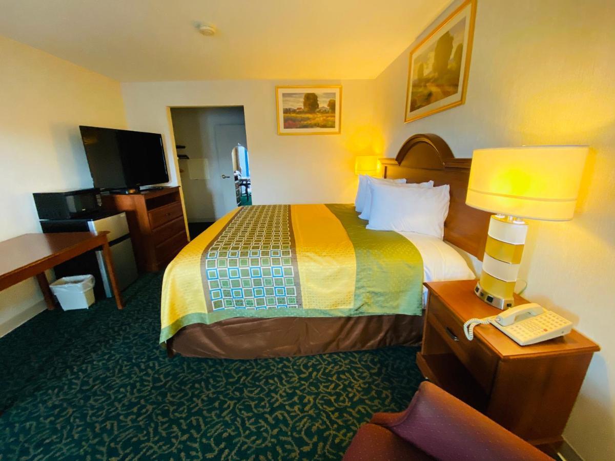 Harrisonville Inn & Suites ภายนอก รูปภาพ