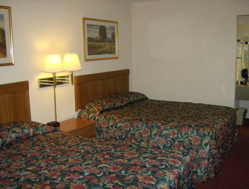 Harrisonville Inn & Suites ภายนอก รูปภาพ
